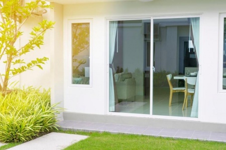 Les &eacute;tapes essentielles pour une installation de menuiserie r&eacute;ussie